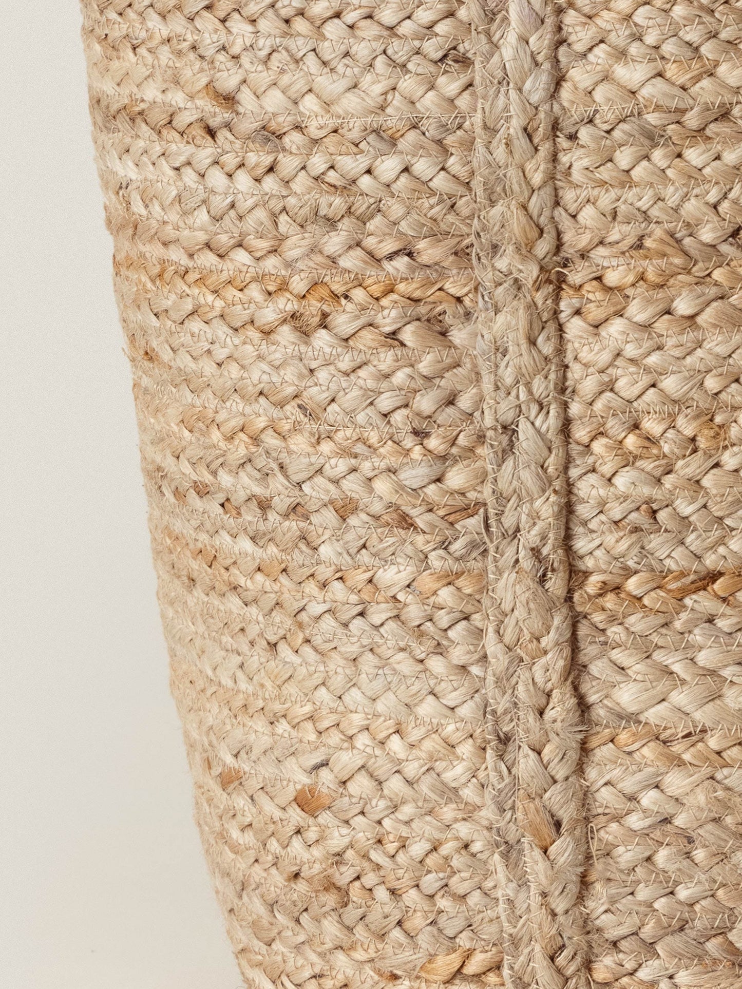 带把手的黄麻篮子