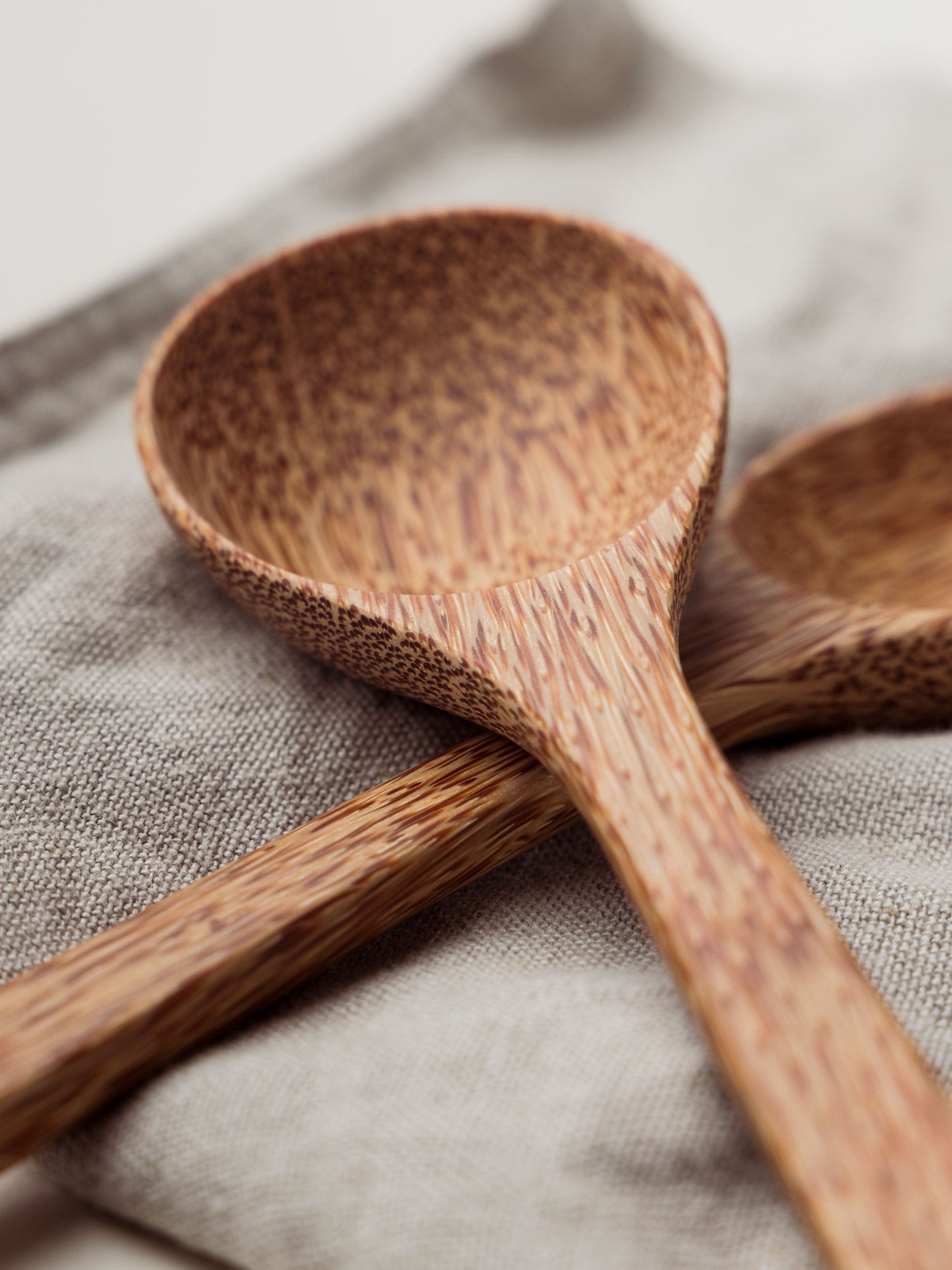 Cuillère de cuisine courte en bois