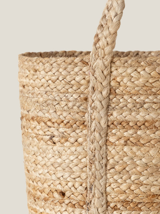 带把手的黄麻篮子