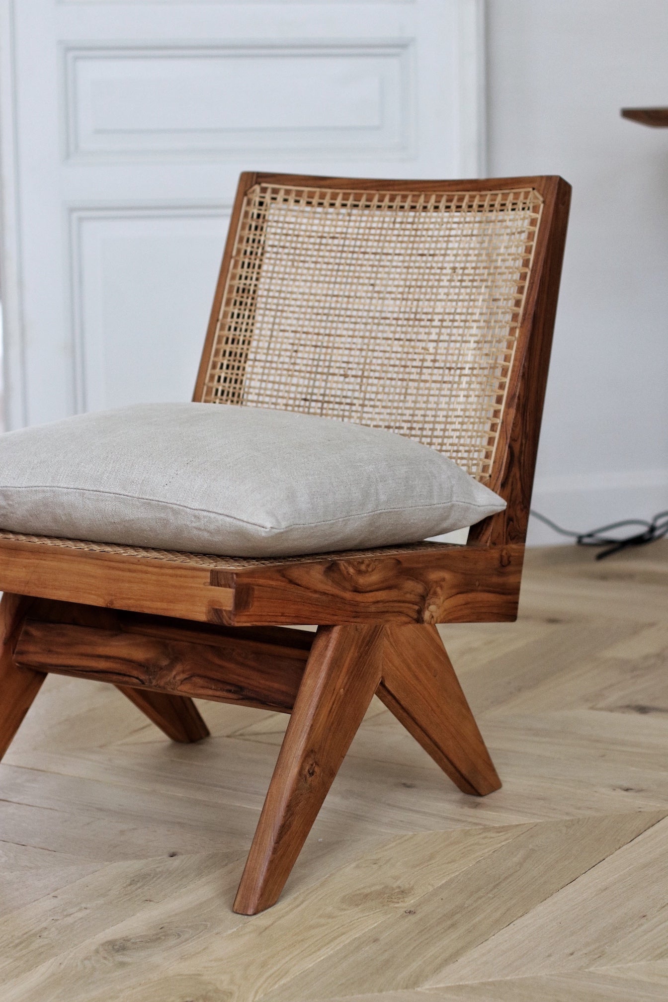 Armless Lounge Chair