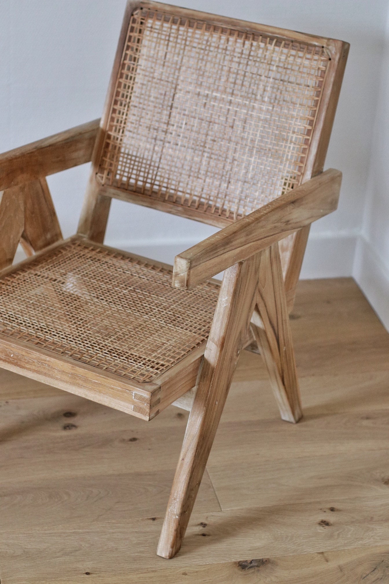 Armless Lounge Chair