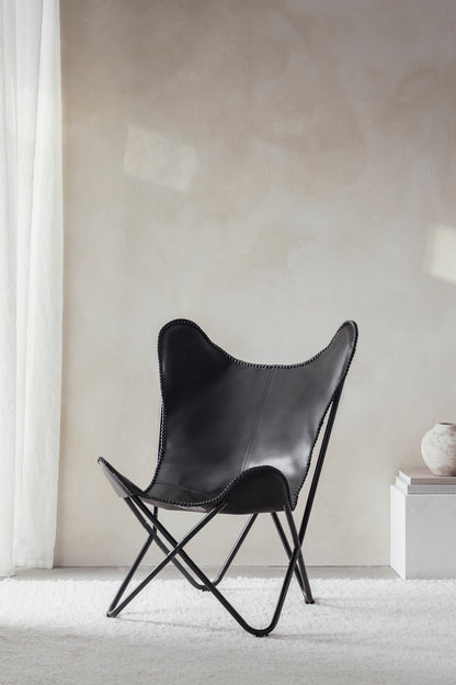 Chaise en cuir noir