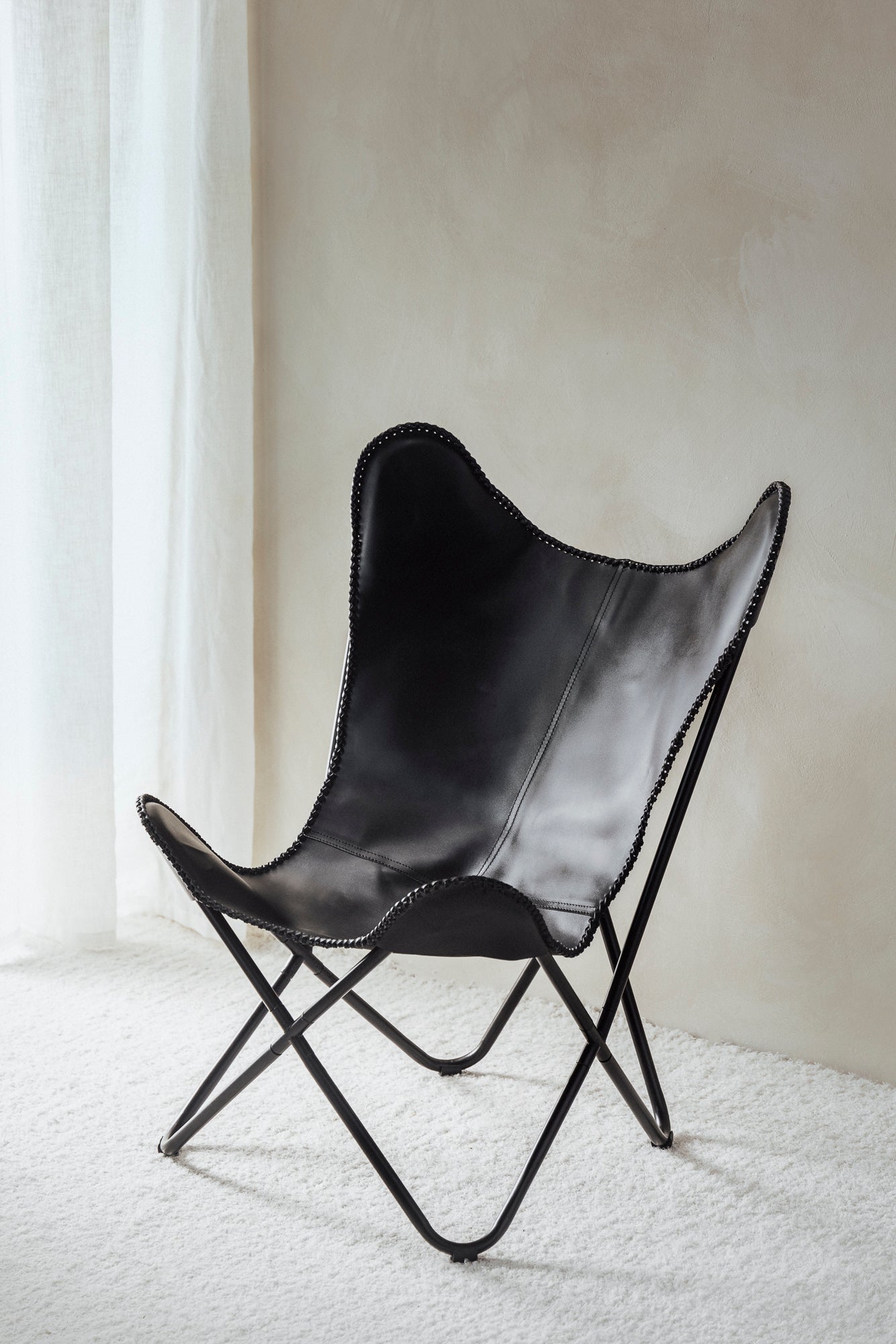 Chaise en cuir noir