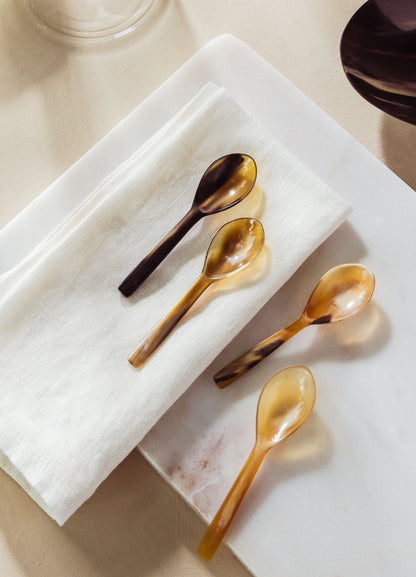 Assiette de service en marbre blanc