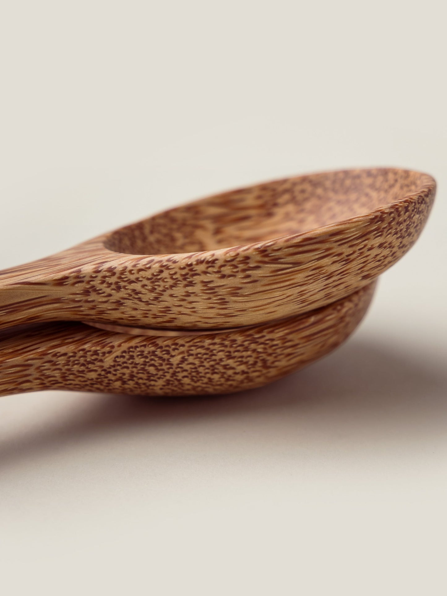 Cuillère de cuisine courte en bois